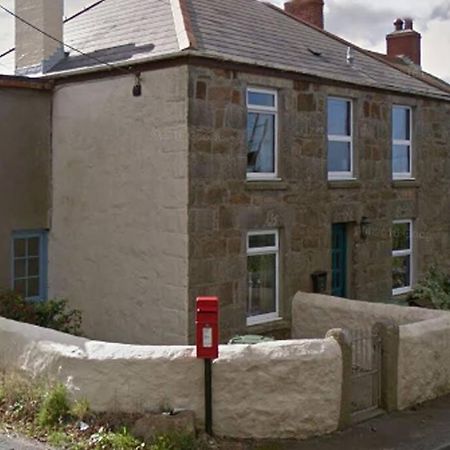 Cosy 2-Bedroom Family Cottage Centrally Located. Leedstown Bagian luar foto
