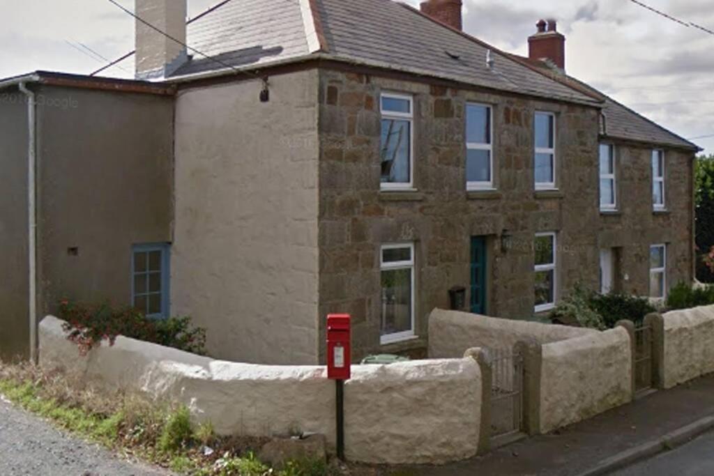Cosy 2-Bedroom Family Cottage Centrally Located. Leedstown Bagian luar foto